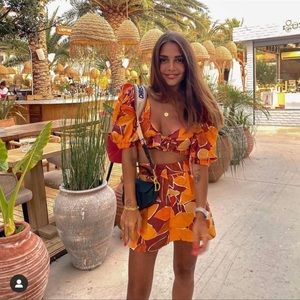 BLOGGERS FAVORITE Orange Print Puff Sleeve Crop Top Sz L & Matching Shorts Sz M